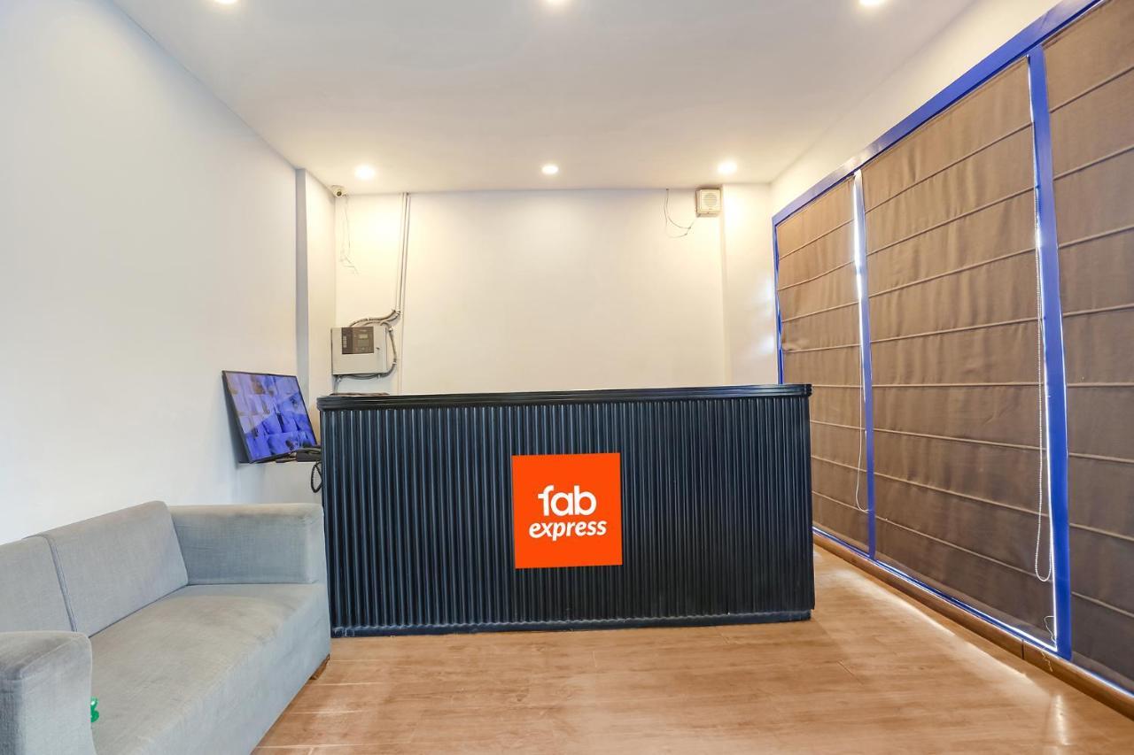Hotel Fabexpress D2 Paschim Vihar Delhi  Exterior foto